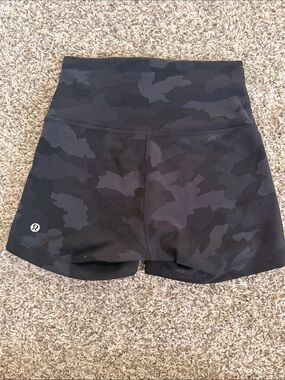 lululemon athletica Women's Black Camo High-Rise Training Shorts
